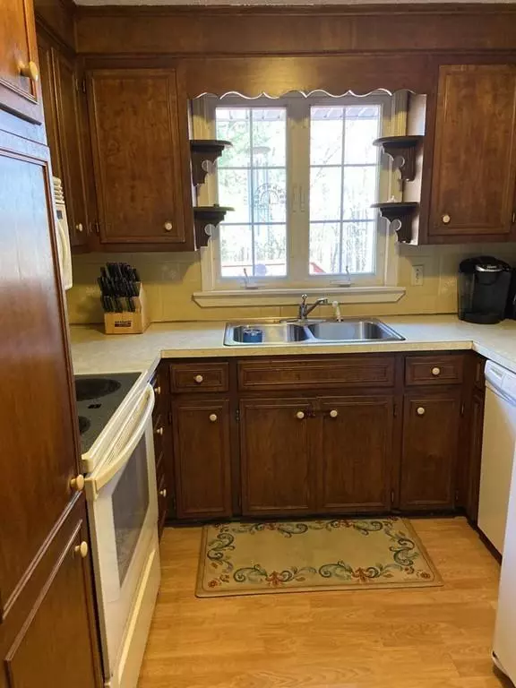 Rutland, MA 01543,13 Blair Dr