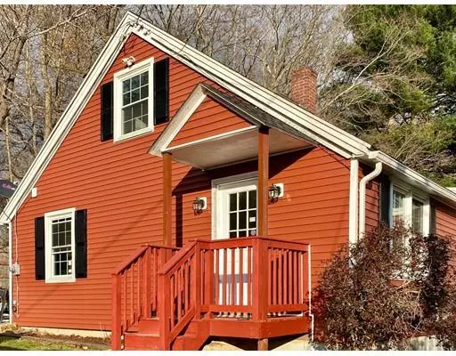 24 Simpson St, Sturbridge, MA 01566