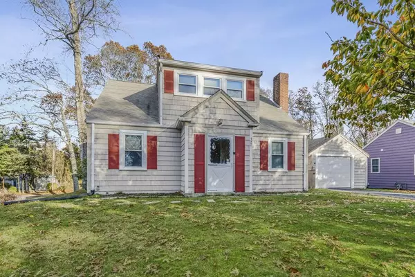 321 Shore Rd, Bourne, MA 02532