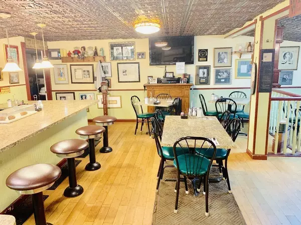 West Boylston, MA 01583,27 Sterling St