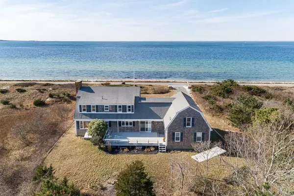 55 Racing Beach Ave, Falmouth, MA 02540