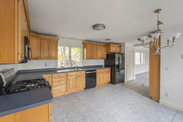 Milton, MA 02186,584-584A Randolph Ave