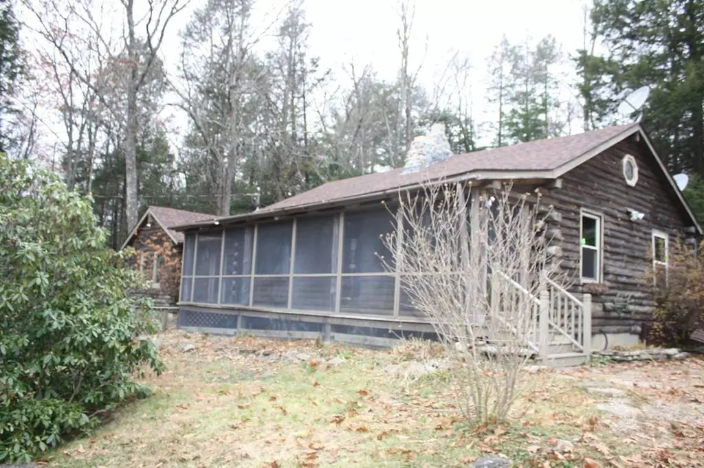 Huntington, MA 01050,14 Sampson Rd