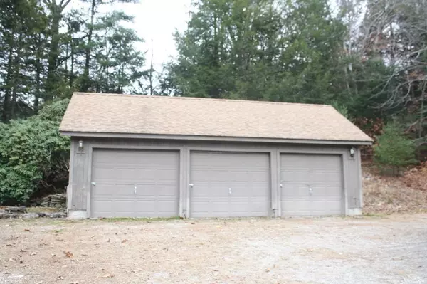 Huntington, MA 01050,14 Sampson Rd