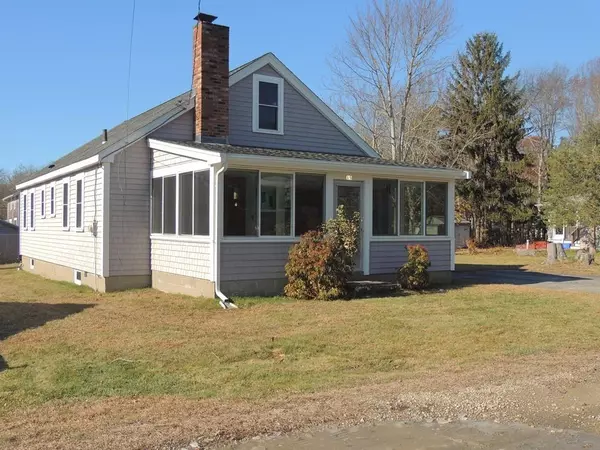 15 Beach St, Mattapoisett, MA 02739