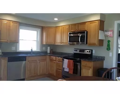 Rutland, MA 01543,27 Birchwood Rd