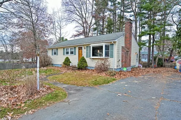 31 Oakland Rd, Pepperell, MA 01463