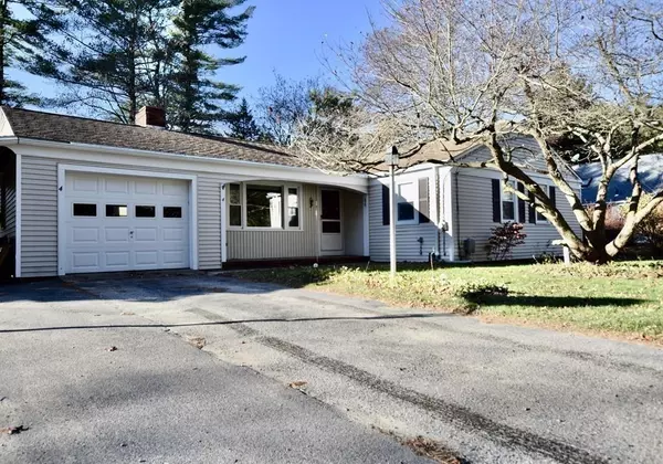 4 Sunset Ave, Middleboro, MA 02346