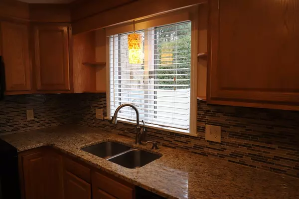 Agawam, MA 01001,11 Mansion Woods Drive #C