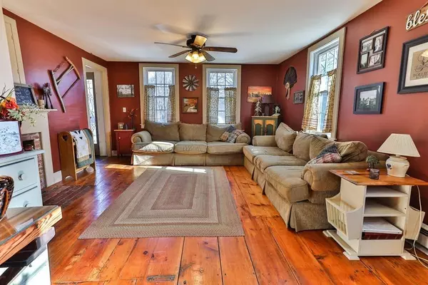 Oakham, MA 01068,122 New Braintree Rd