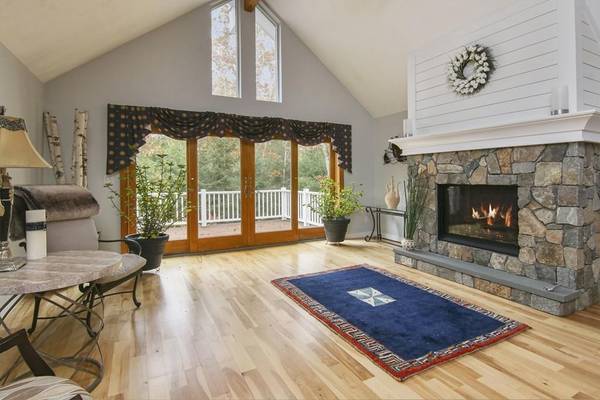 Falmouth, MA 02536,19 Manor Lane