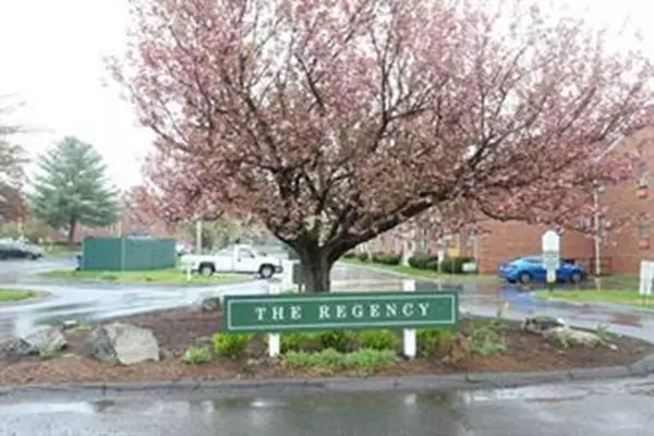 8 Regency Park Dr #8, Agawam, MA 01001