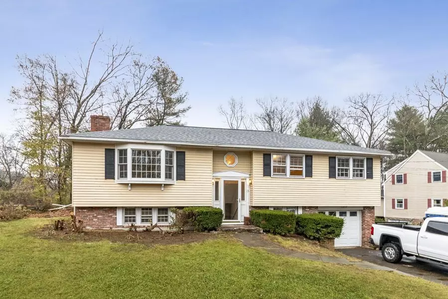 13 Assabet St, Maynard, MA 01754