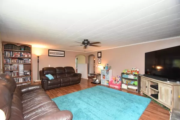 Sturbridge, MA 01566,8 Belanger Ave