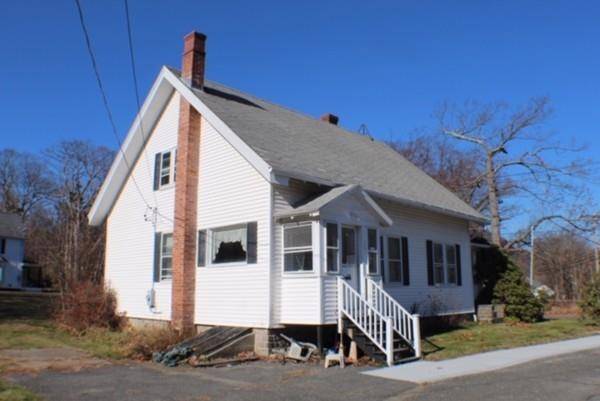 2 Hampden St, Chester, MA 01011