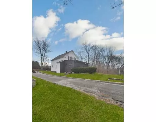 Methuen, MA 01844,227 N Lowell St