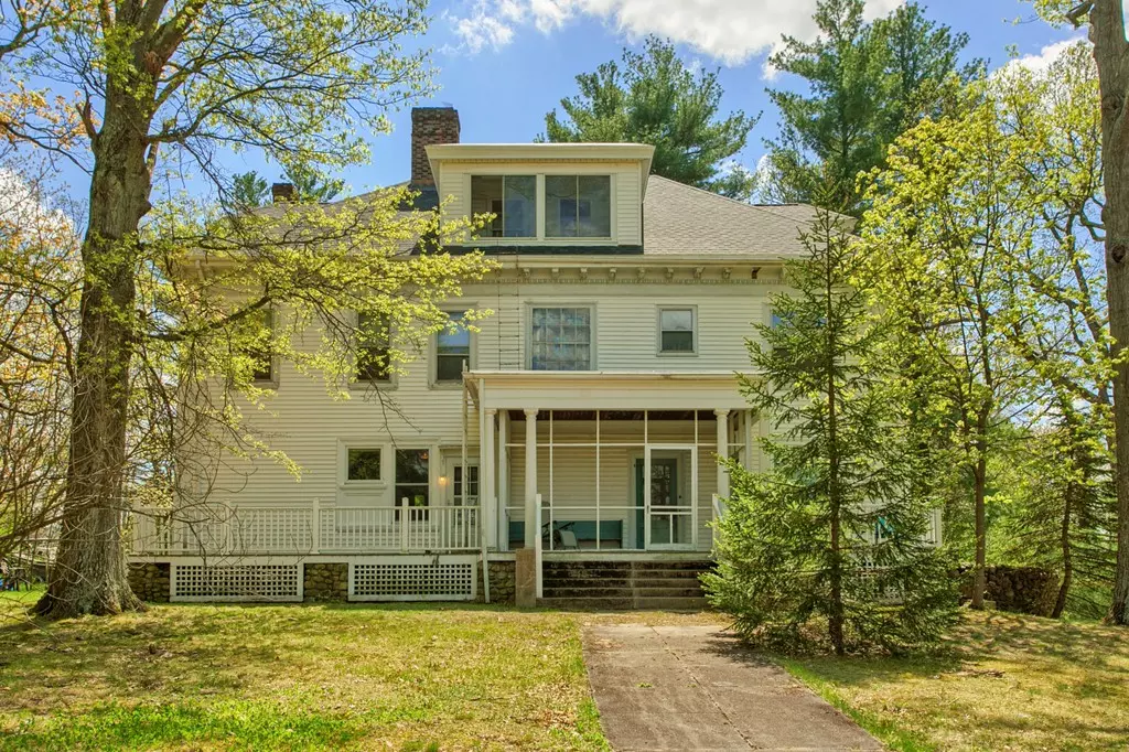 Ayer, MA 01432,83 Washington St