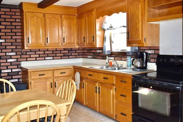 Granby, MA 01033,112 South St