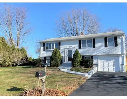 86 Mohawk Dr, Seekonk, MA 02771