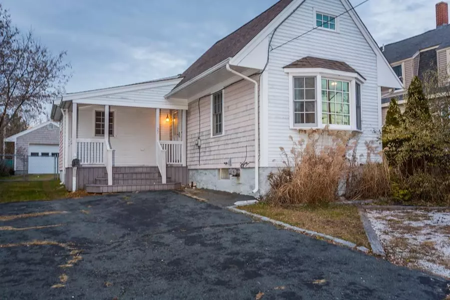 27 Slocum Street, Acushnet, MA 02743