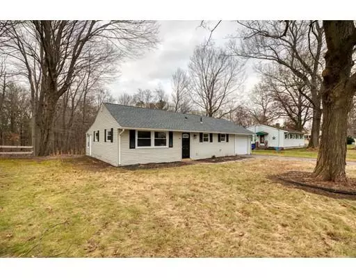 33 Shady Brook Ln, Springfield, MA 01118