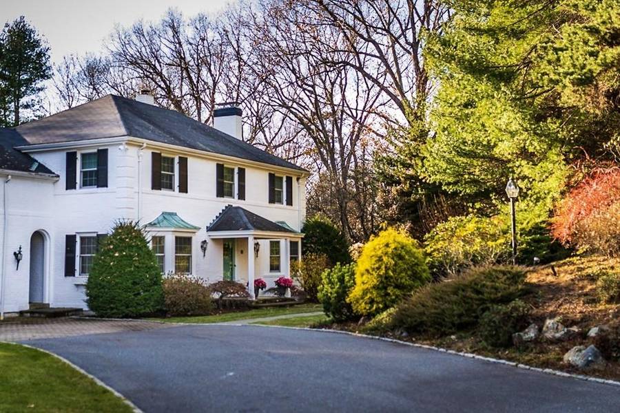 26 Edmunds Rd, Wellesley, MA 02481