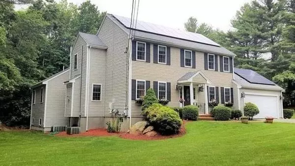 10 Hawthorne St, Hanson, MA 02341