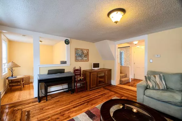 Lynn, MA 01905,27 Winnepurkit Ave #B