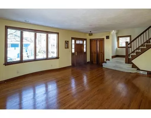 Waltham, MA 02453,21 Crafts St