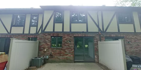 Agawam, MA 01001,18 Mansion Woods Dr #B