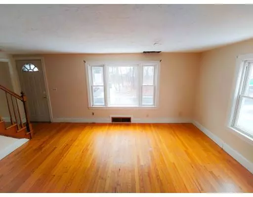 Abington, MA 02351,10 Bank St