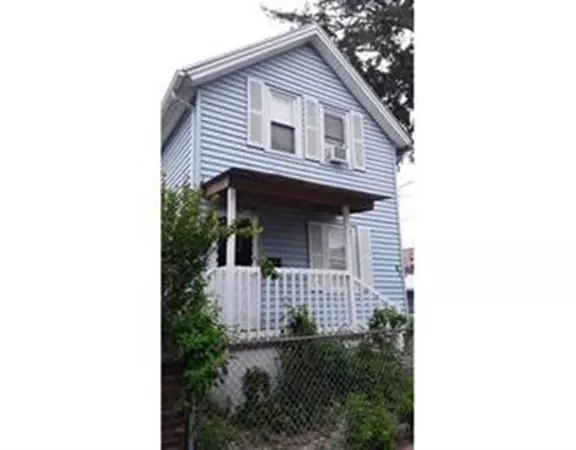 87 N East St, Holyoke, MA 01040