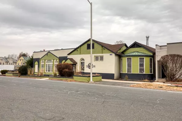 1105 Main St, West Springfield, MA 01089