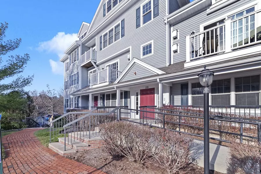 29 Maple St #C, Canton, MA 02021