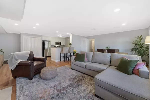 Canton, MA 02021,29 Maple St #C