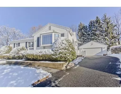 57 Leatherleaf Dr, Springfield, MA 01109