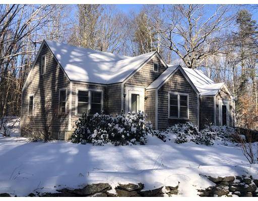 35 East St, Petersham, MA 01366