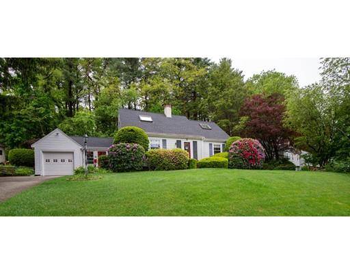 29 Locksley Rd, Lynnfield, MA 01940