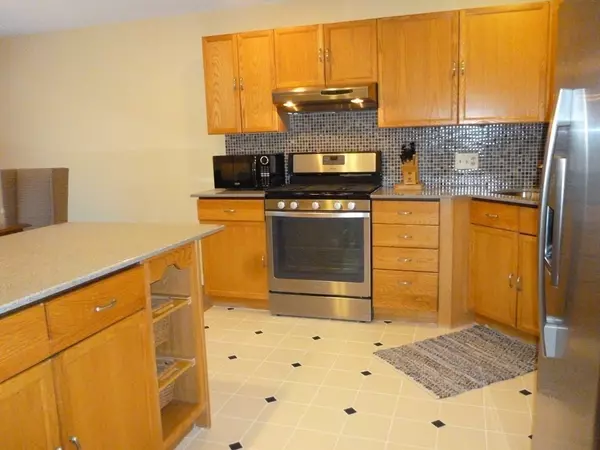 North Attleboro, MA 02760,19 Poppasquash Rd #19