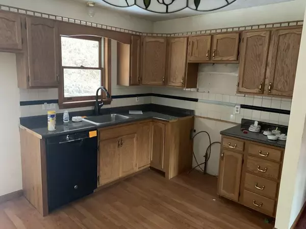 Huntington, MA 01050,46 Basket Street