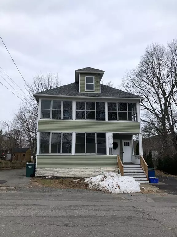 47 Thompson St, Amesbury, MA 01913