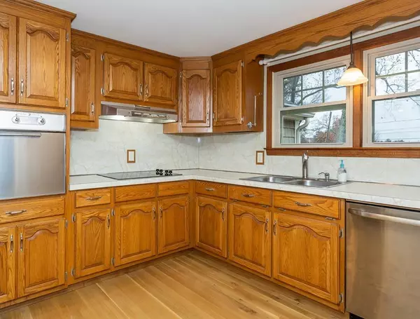 Westfield, MA 01085,21 Ridgecrest Cir
