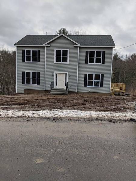 16 Oakwood Dr, Webster, MA 01570