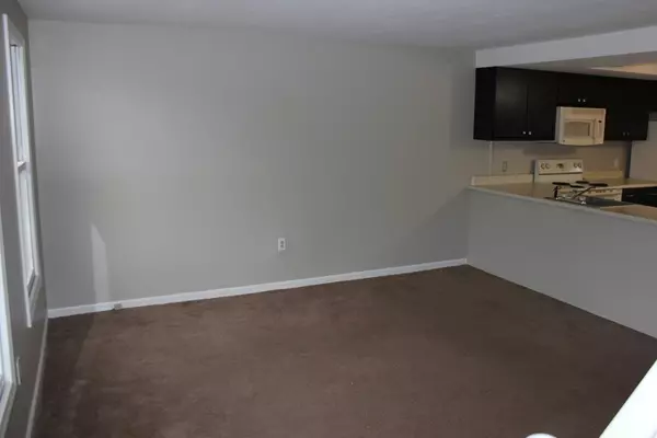 Westfield, MA 01085,1430 Russell Road #7