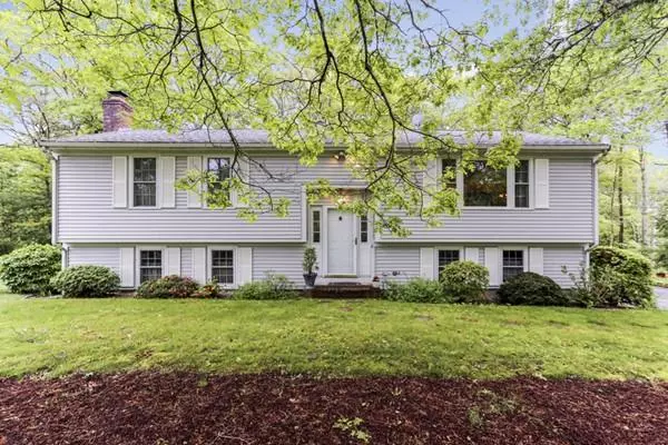 65 Heather Ln, Falmouth, MA 02556