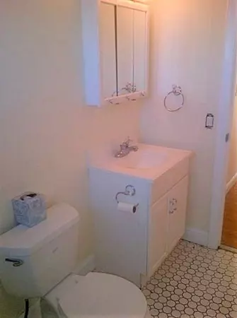 Pawtucket, RI 02860,11 Woodbine St #6