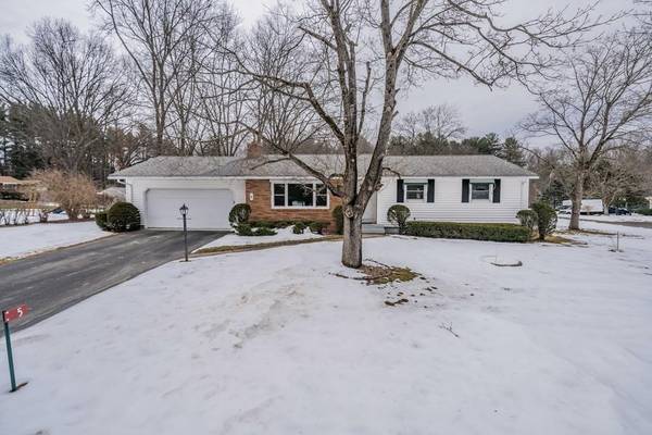 5 Thomas Cir, Southampton, MA 01073