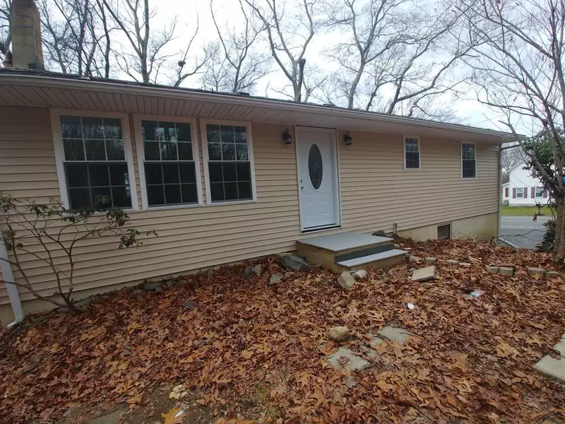 105 Woodland Ave, Seekonk, MA 02771