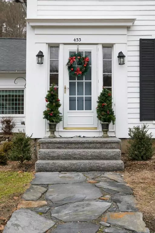Hampden, MA 01036,433 Main St