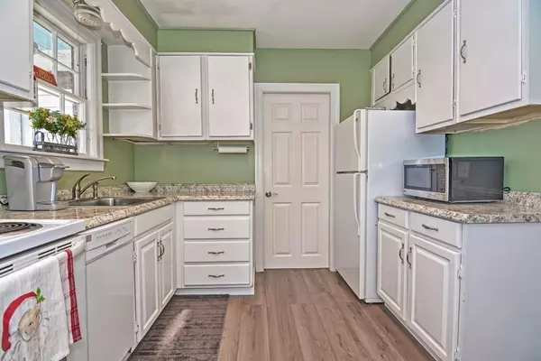 Plainville, MA 02762,24 Everett St